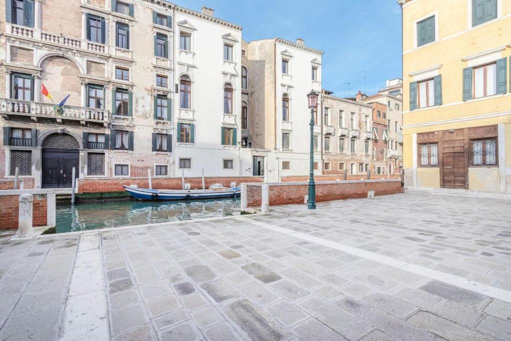 Canal View Luxury Heritage Retreat 2 Bedroom