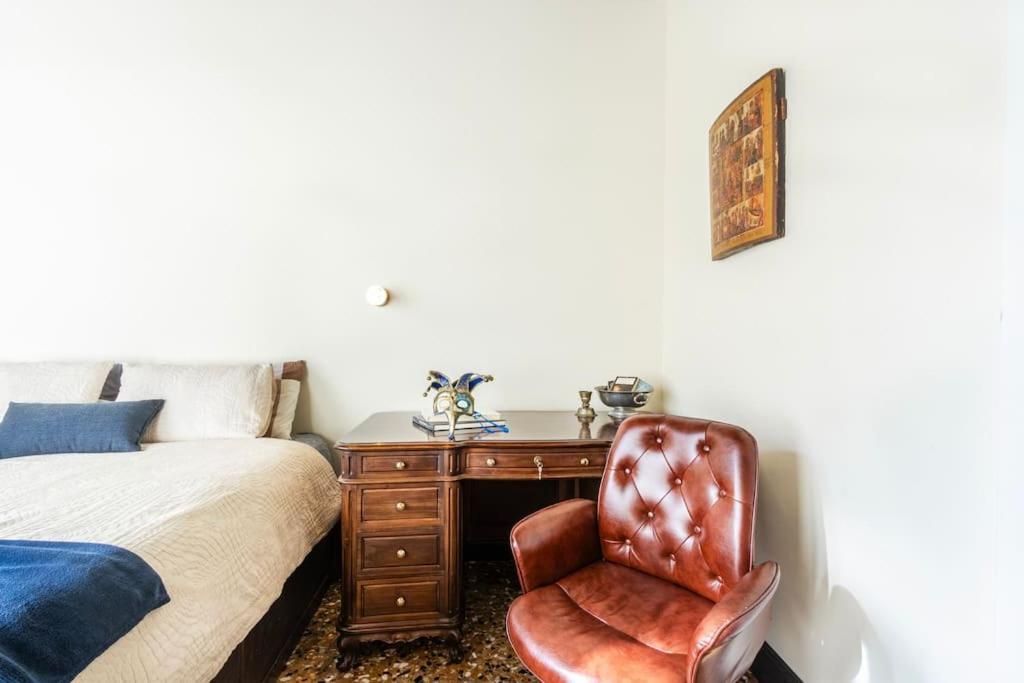 Canal View Luxury Heritage Retreat 2 Bedroom Venise