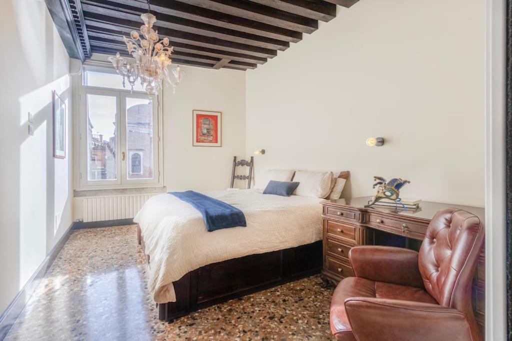 Canal View Luxury Heritage Retreat 2 Bedroom Appartement