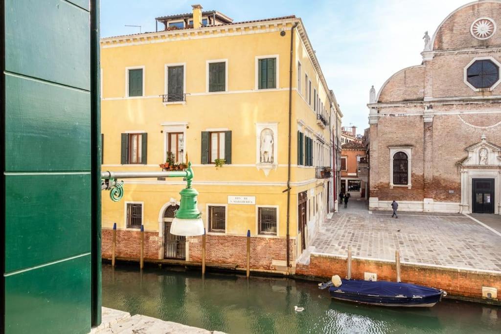 Appartement Canal View Luxury Heritage Retreat 2 Bedroom Venetië