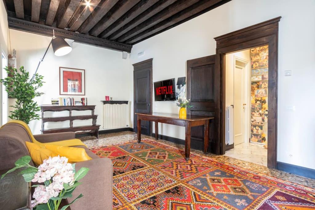 Canal View Luxury Heritage Retreat 2 Bedroom Appartement